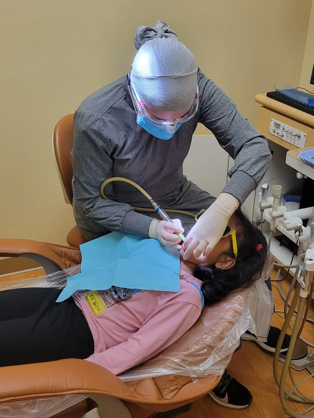 UniSmile Dental Picture 6
