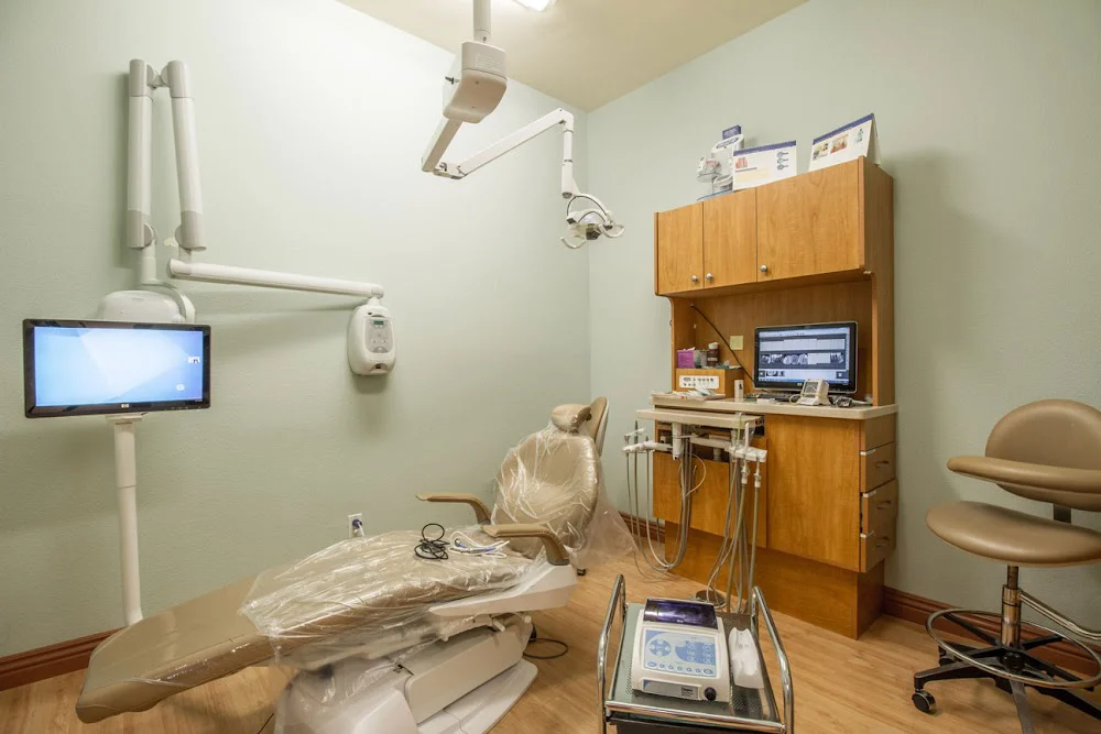 UniSmile Dental Picture 2