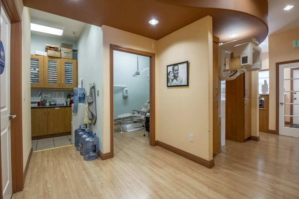 UniSmile Dental Picture 9