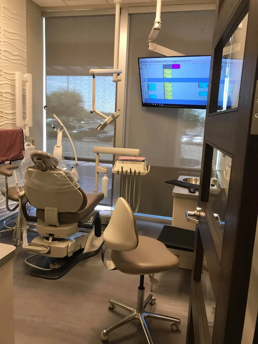 CR Smiles Dental Implant Center Picture 5