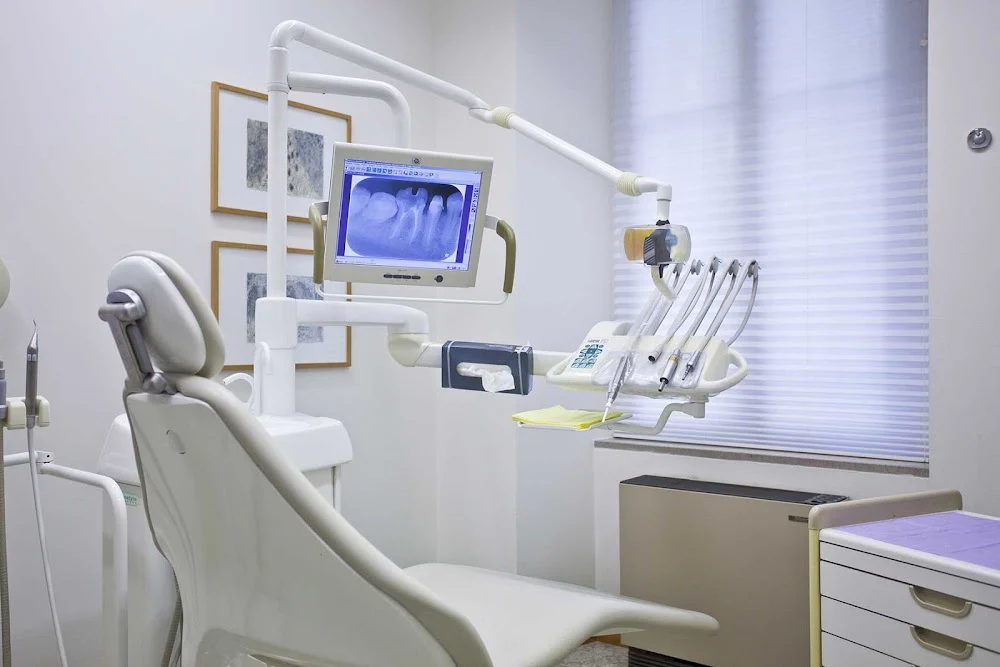 Dr. Parham Akhavan DDS Picture 2