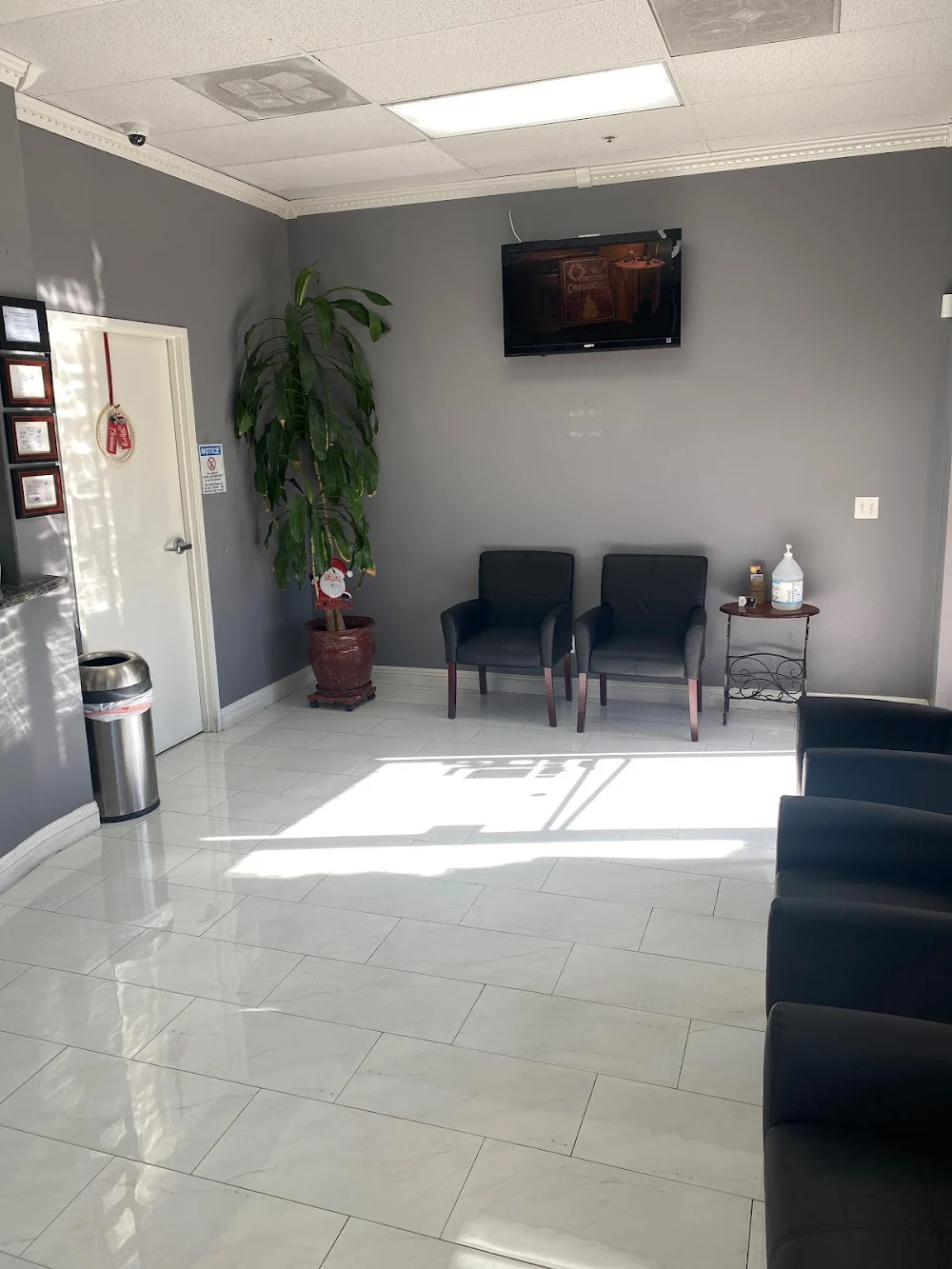 Dr. Deza's Dental Office Picture 1