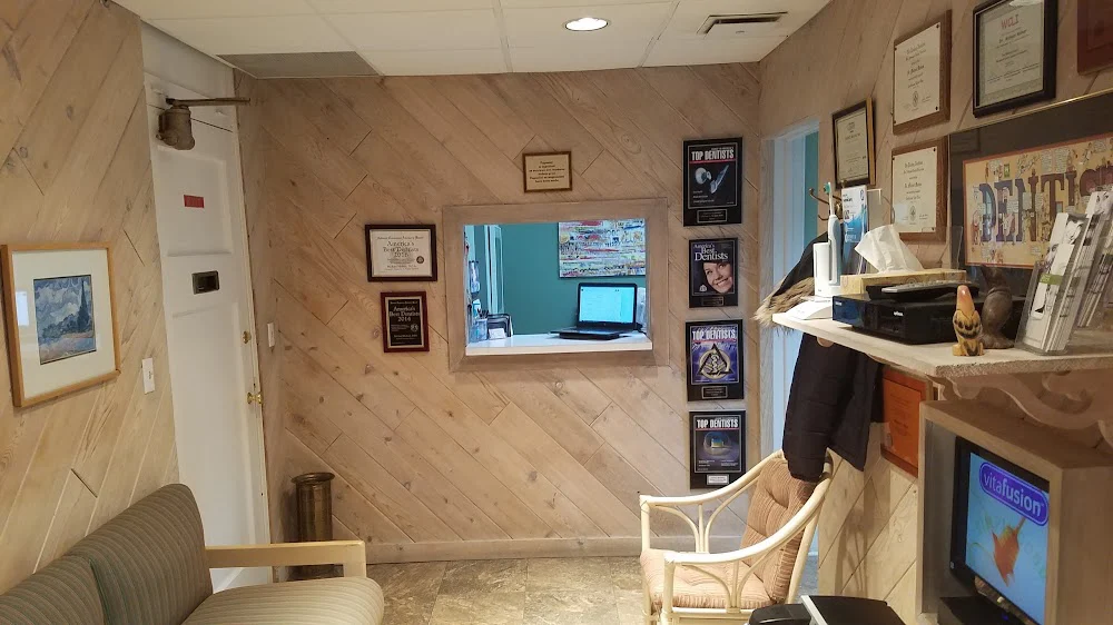 The Offices of Michael G. Molnar Picture 2