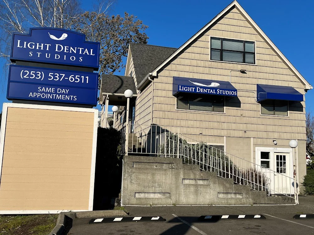 Light Dental Studios of Pacific Avenue Picture 4