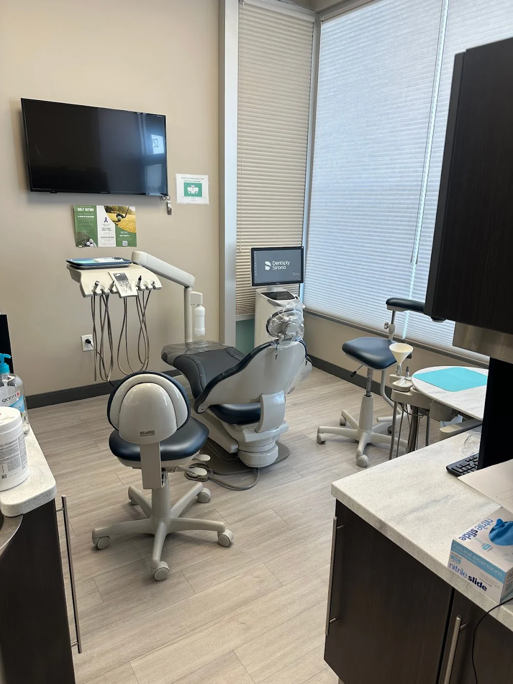 R+R Dental Picture 8