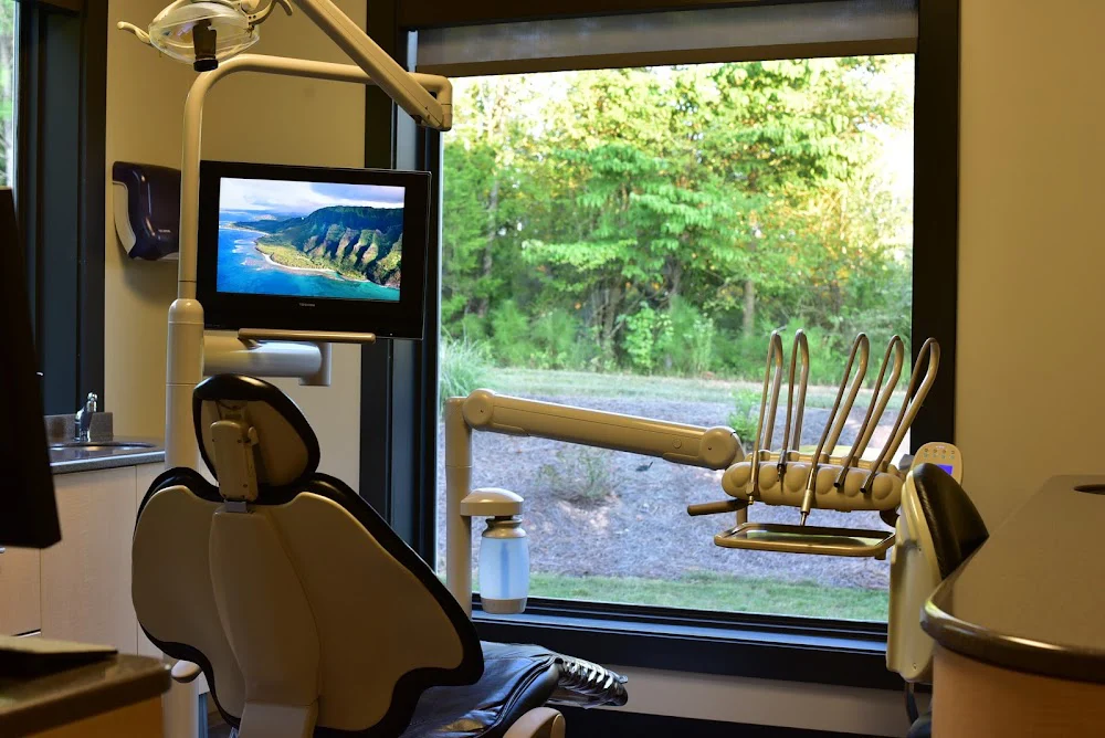 Avella Family and Implant Dentistry Picture 7