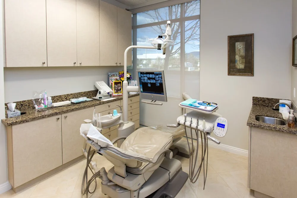 El Paseo Dental Center - Andrew Lee, D.D.S. Picture 4