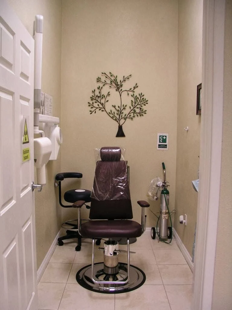 Happy Dental Practice Picture 1