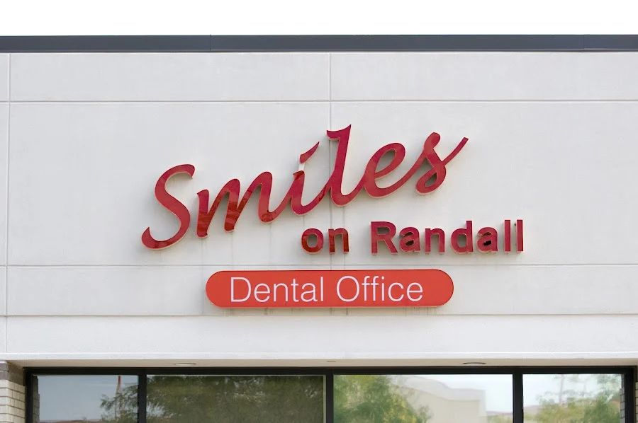 Smiles on Randall Picture 6