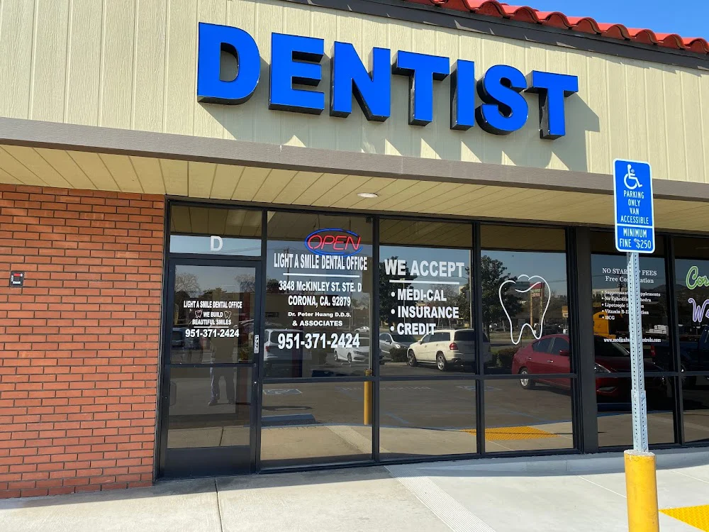 Light A Smile Dental Office Picture 3