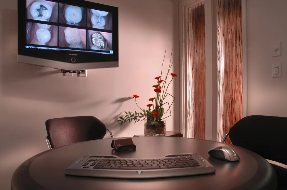 Brooks Dental Studio Picture 3
