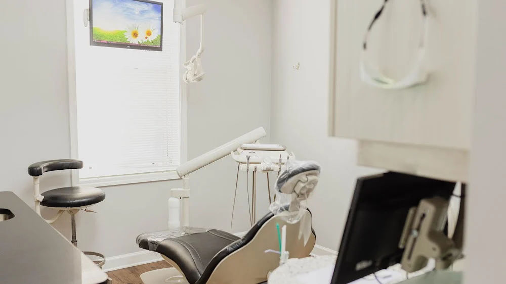Smile Moore Dentistry: Randolph Moore DMD Picture 10