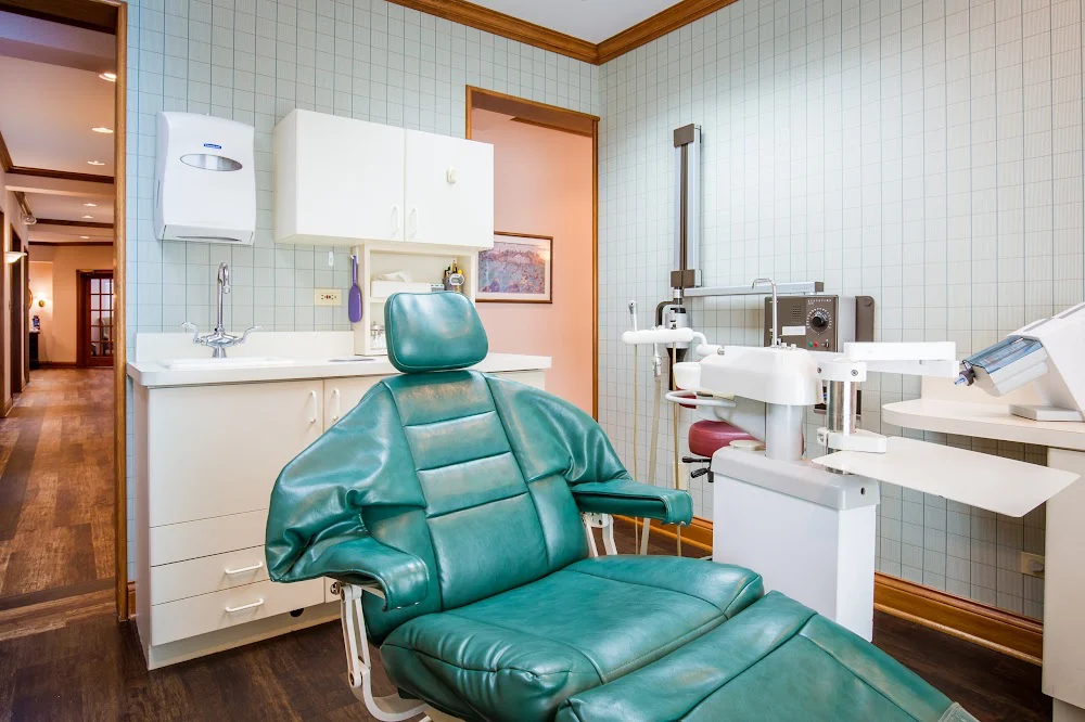Lake Forest Dental Associates Picture 2
