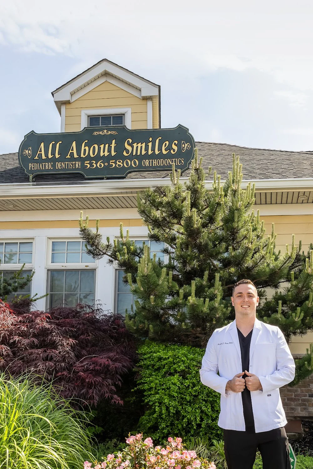 Pearly Whites Dental Studio Picture 9