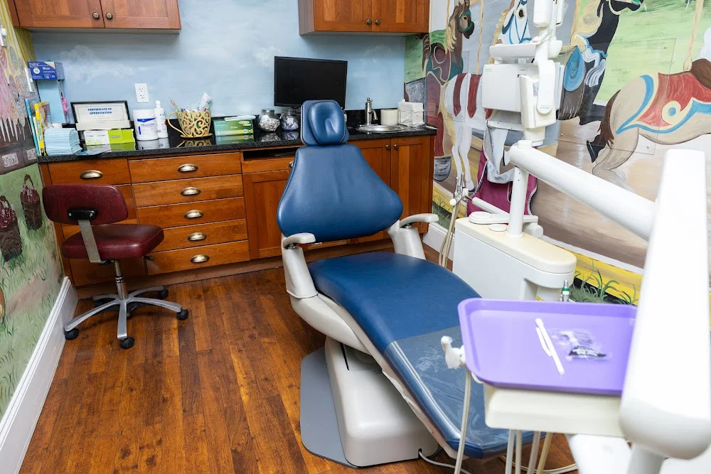 Pearly Whites Dental Studio Picture 5