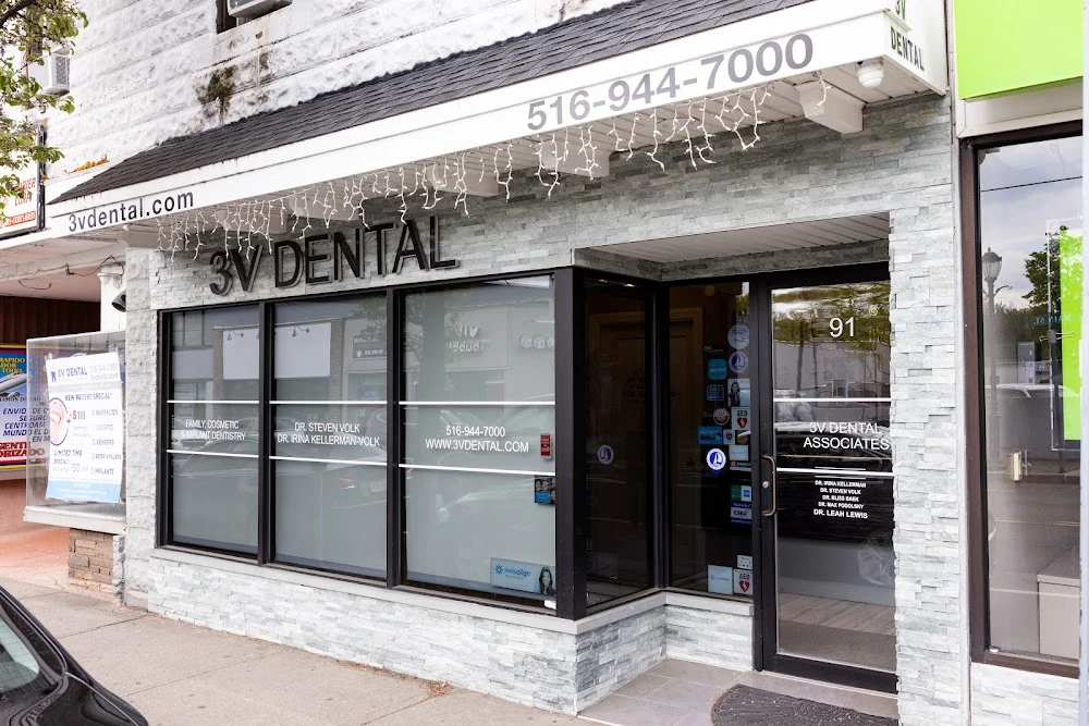 3V Dental Associates of Port Washington Picture 1
