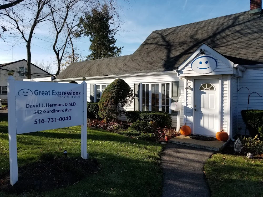 Great Expressions Dental Centers - Levittown Picture 5