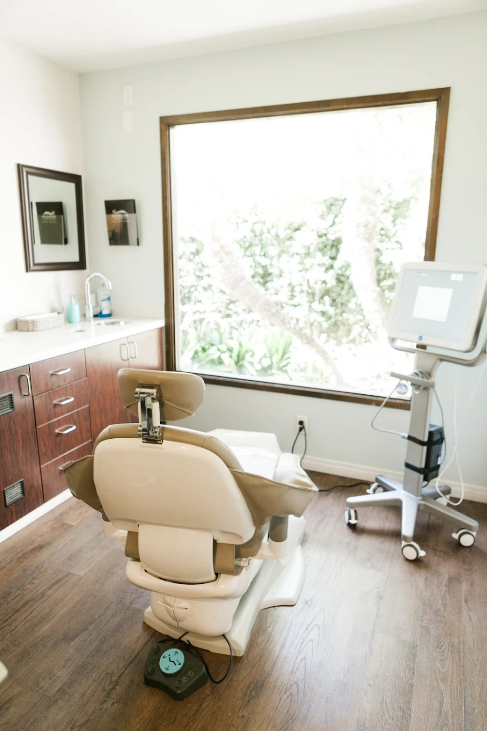 Shoreline Dental Studio Picture 1