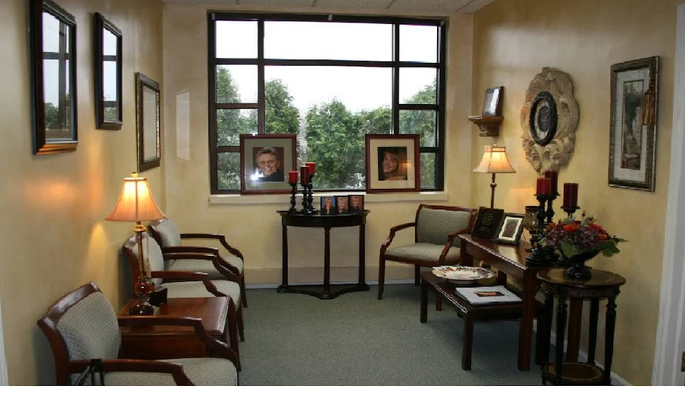 Family Smiles & Dental Implant Center Picture 7