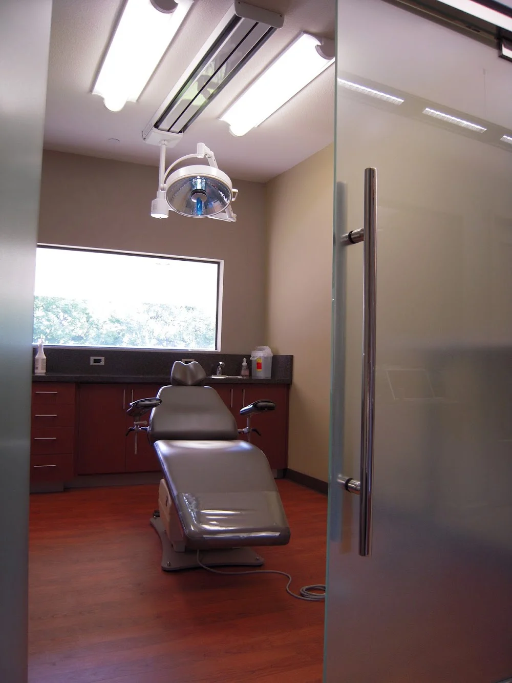 Dr. Nima Massoomi DMD MEd MD oral surgery and dental implants Picture 7
