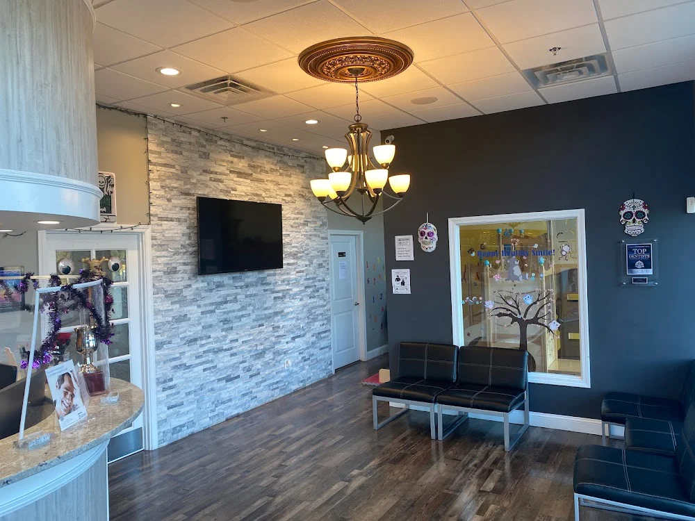 SMILEY DENTAL LOWELL Picture 6
