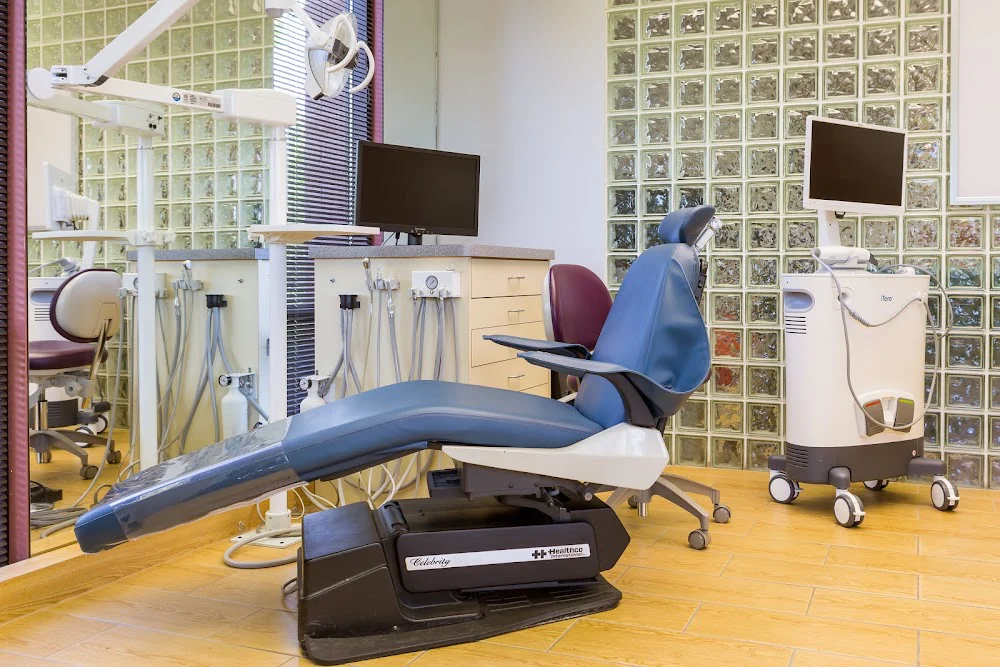 Forever Smiles: Yan Razdolsky, DDS, BSD, Ltd Picture 1