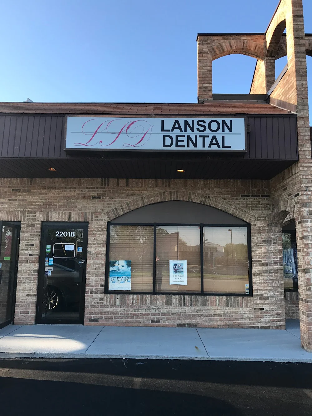 Lanson Dental Picture 1