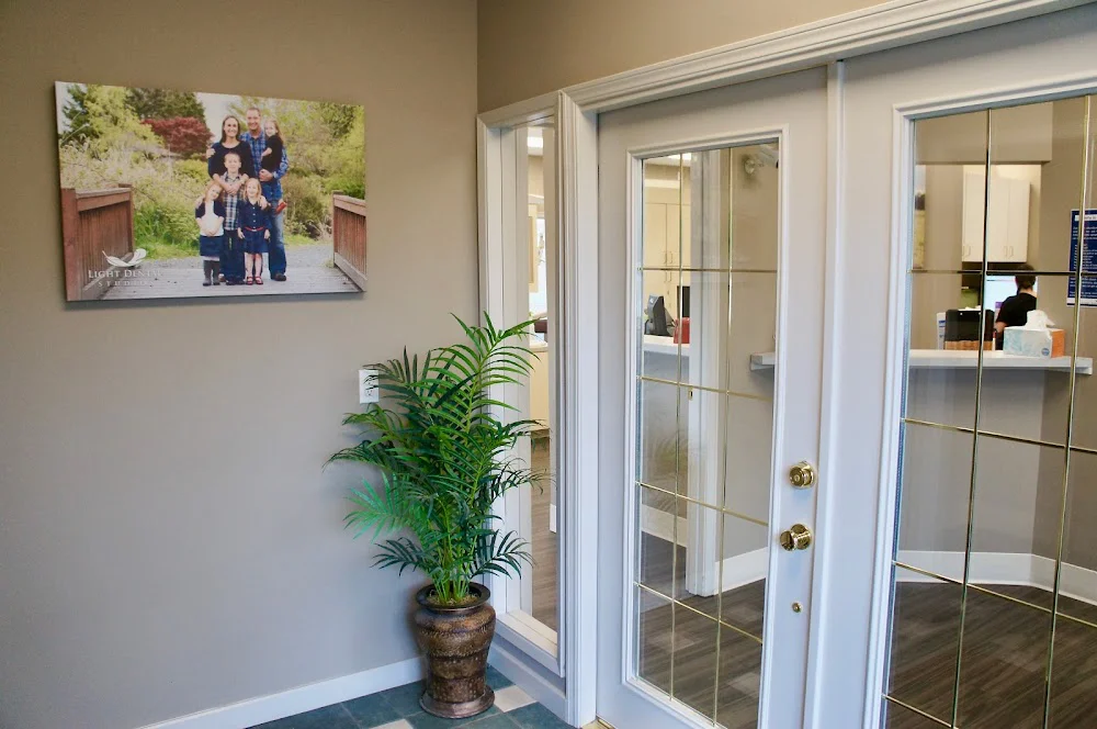 Light Dental Studios of Auburn Picture 2