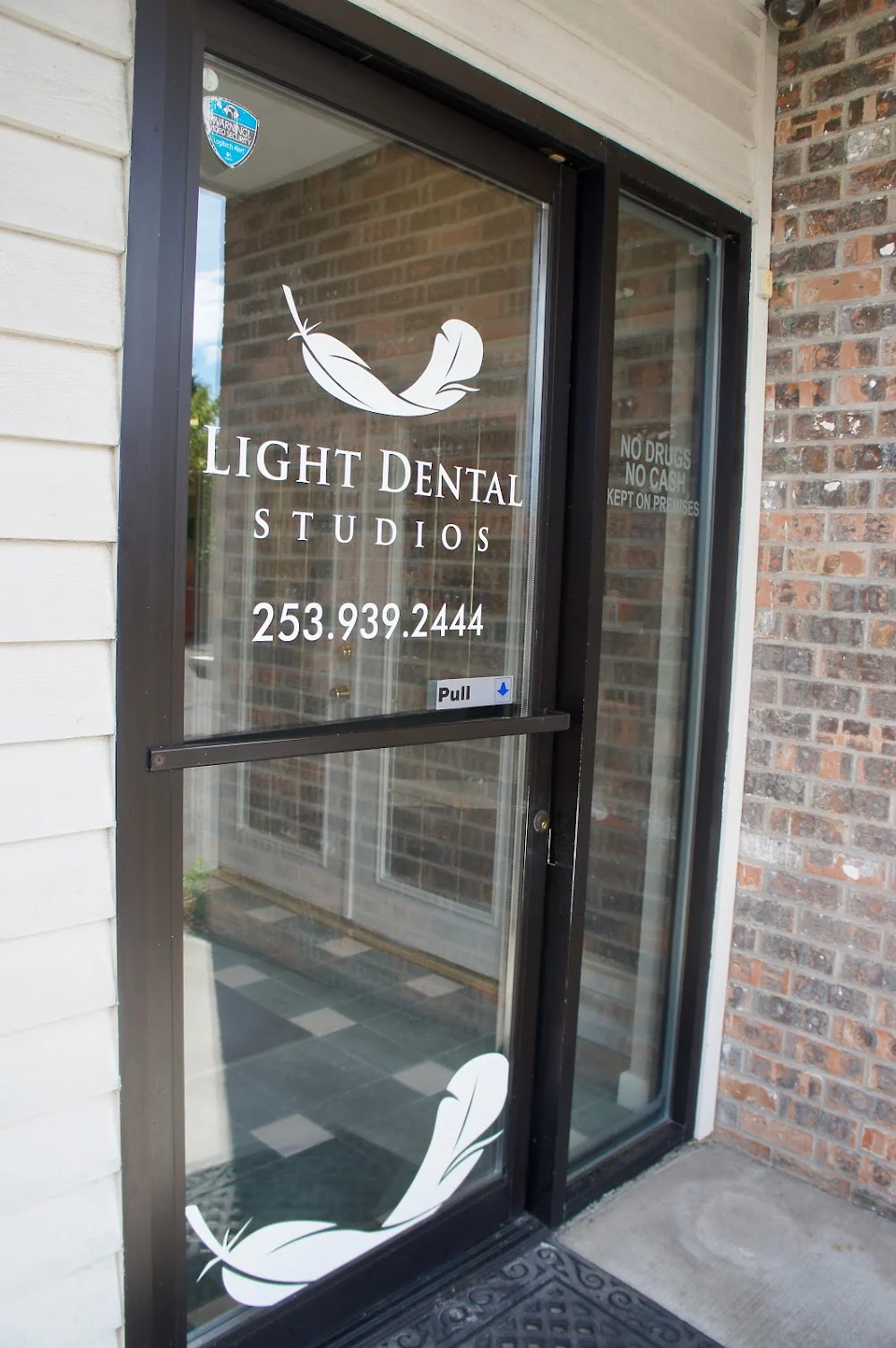 Light Dental Studios of Auburn Picture 9