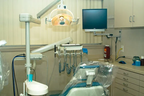 Dumont Dentist: Dr. Herbert Schneider, Dr. Rachel Jacobs, & Dr. Uri Schneider Picture 3