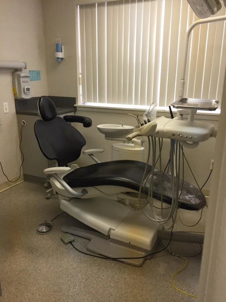 Dumont Dentist: Dr. Herbert Schneider, Dr. Rachel Jacobs, & Dr. Uri Schneider Picture 2