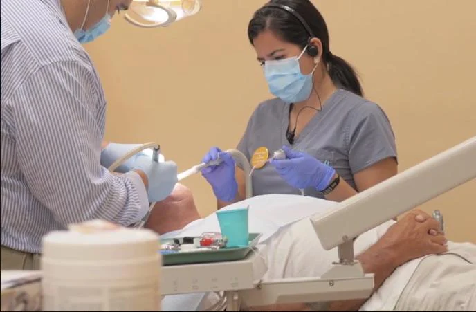 Dental Crown in an Hour: Naples Picture 7