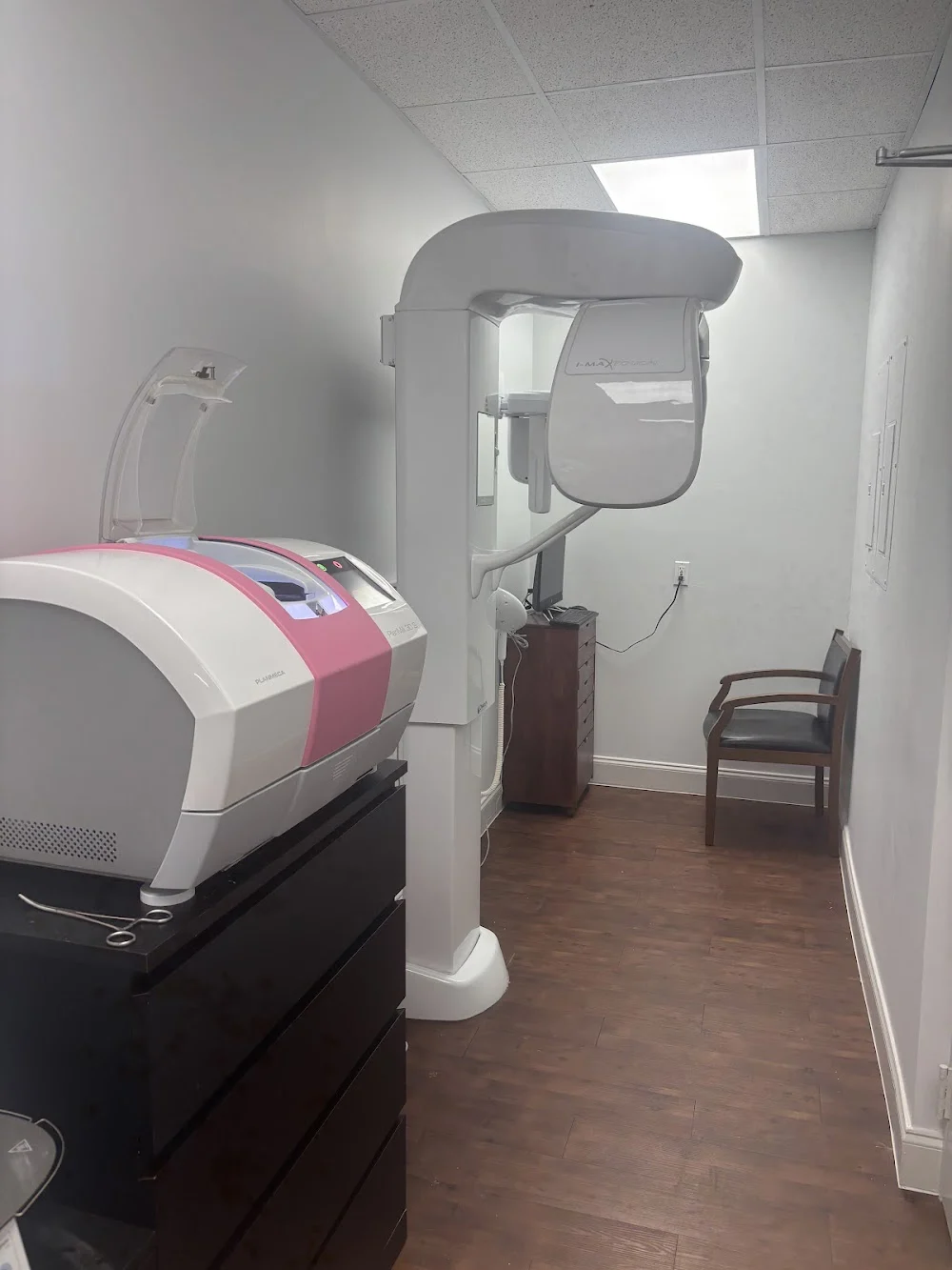 Implant and Comprehensive Dentistry of Naples Picture 3