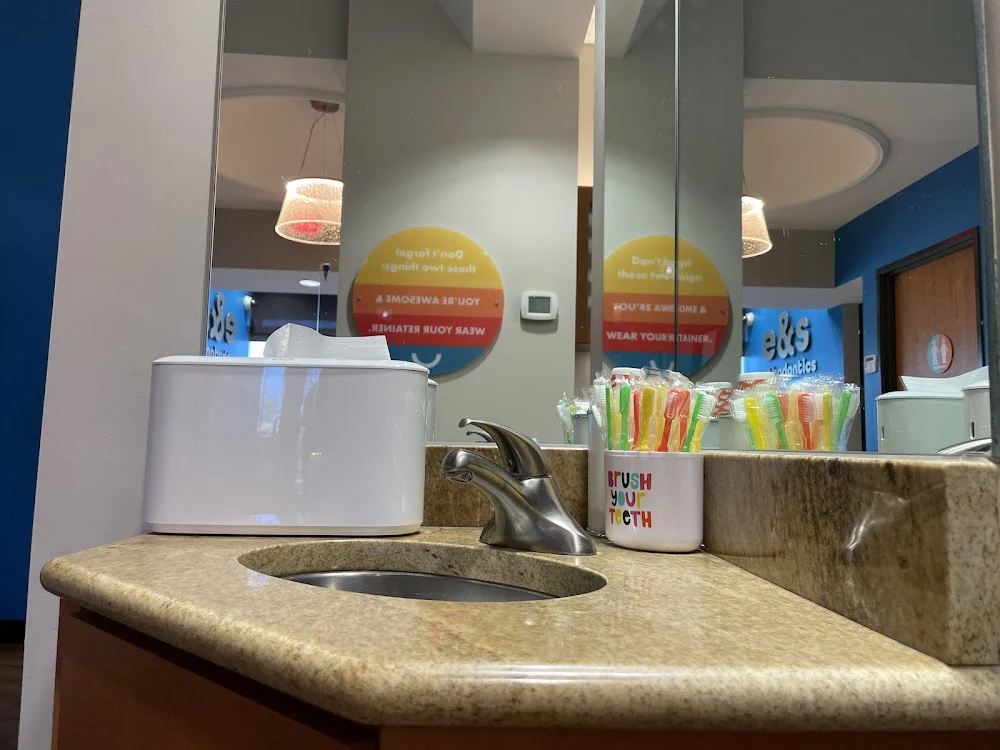 E&S Orthodontics Peoria Picture 4
