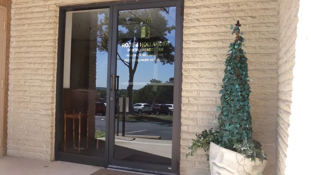 Rose & Hollander Dental Associates Picture 1