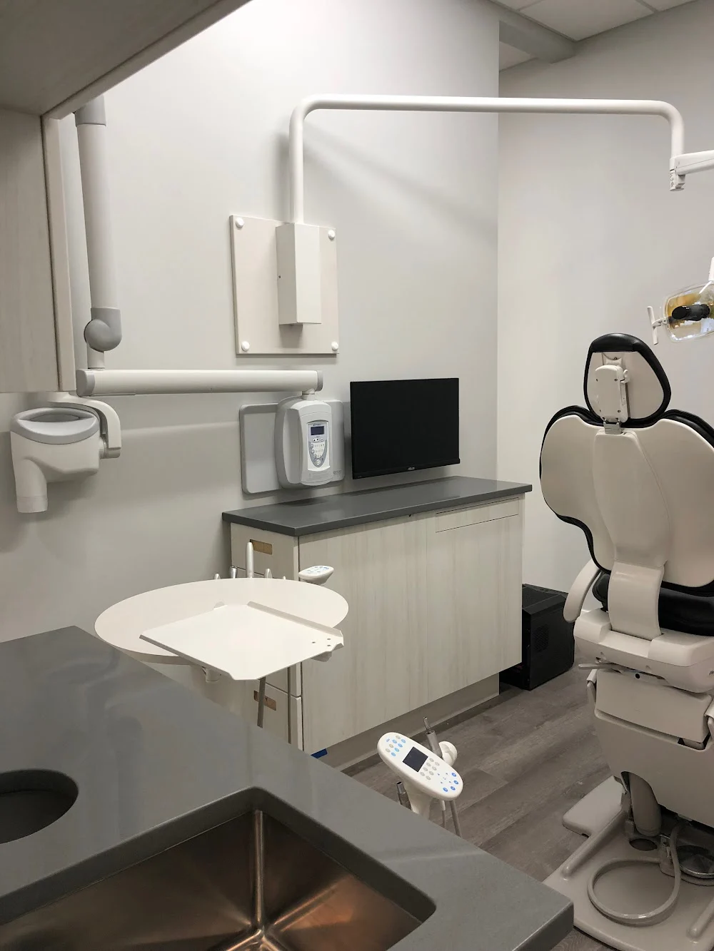 Poldek Family Dental of South Barrington Picture 7