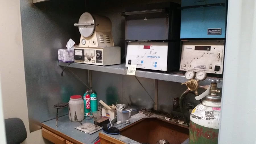 Porcelain Arts Dental Lab Inc Picture 7