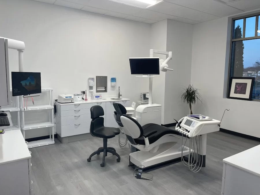 Distinctive Dental Implants, April Tressler, DDS/AFAAID Picture 1