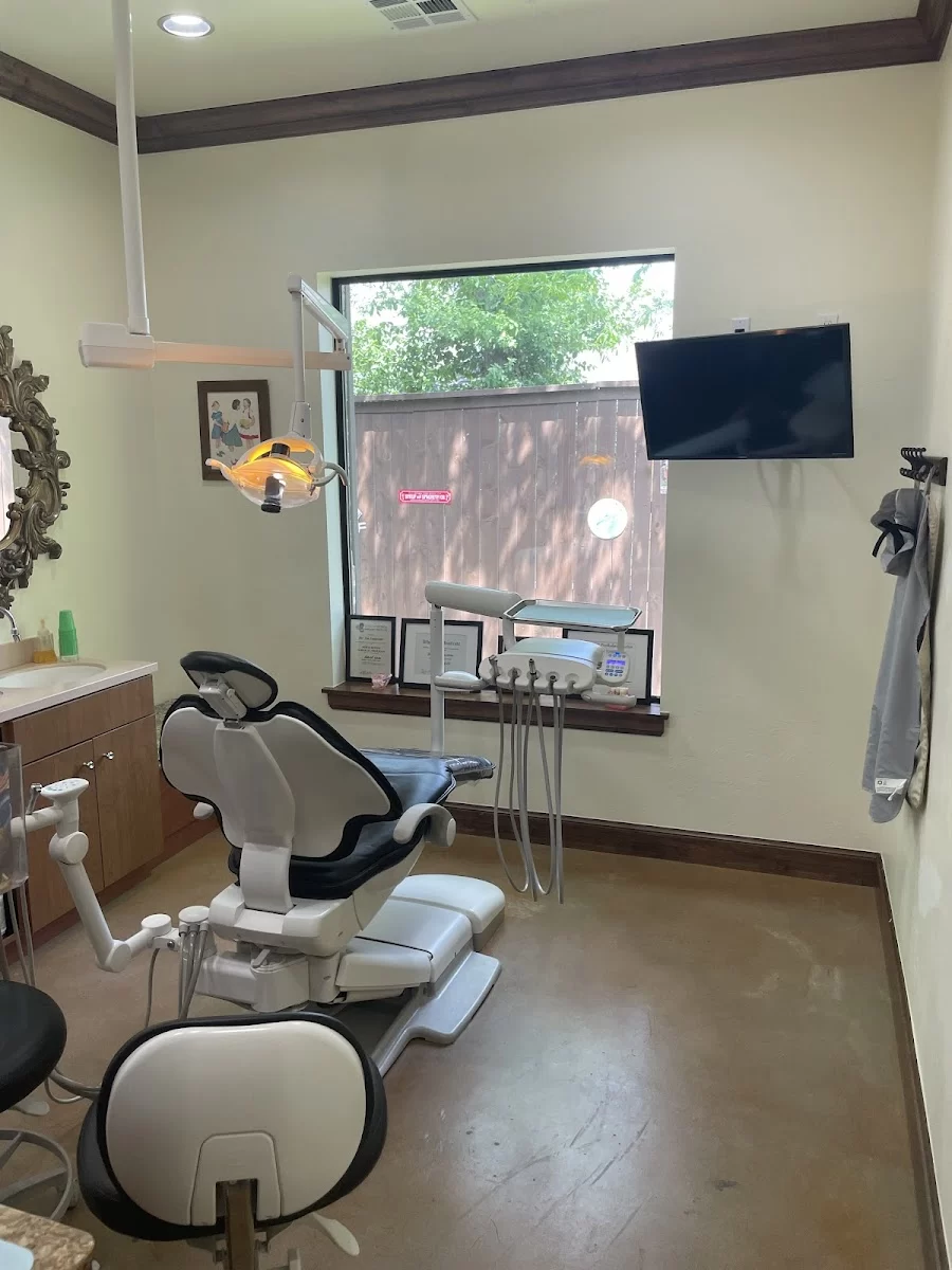 Iconic Dental Arts (Formerly Joe Isaacson Dental) Picture 3