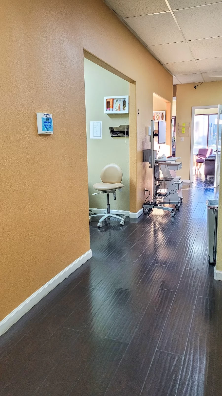 DR. URRUTIA DDS FAMILY DENTIST & IMPLANT CENTER Picture 9