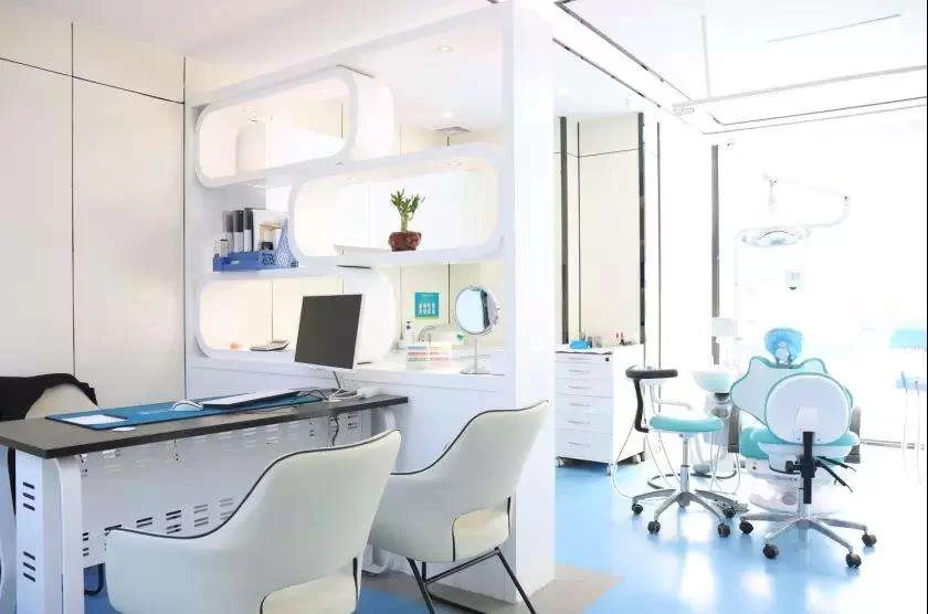 Dentist (DENTISTA)罗兰岗牙医牙科標準齒科醫院 Picture 1