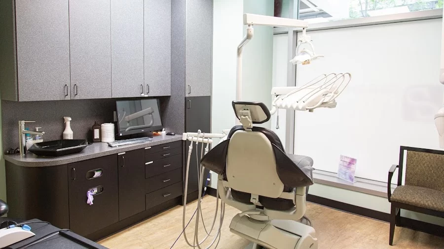 Paramount Dental Center Picture 3