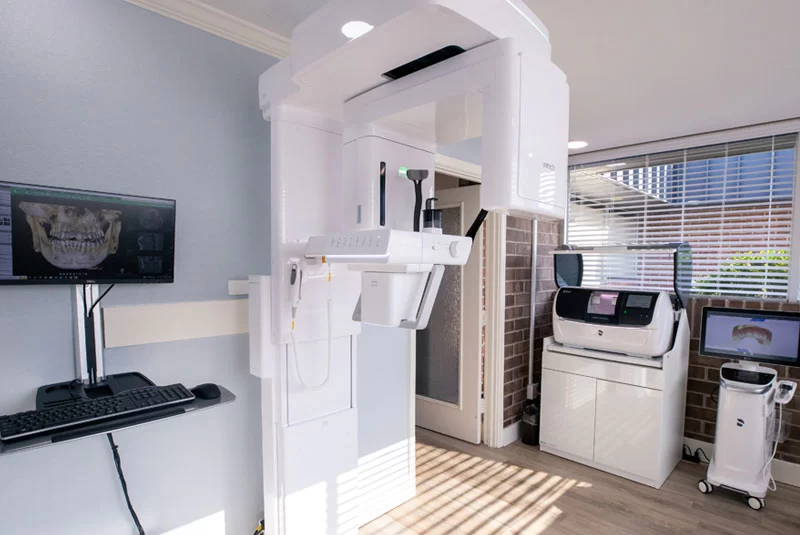 Kari Mann Dental Studio: Advanced Dental Implants, Family & Cosmetic Dentistry Picture 2