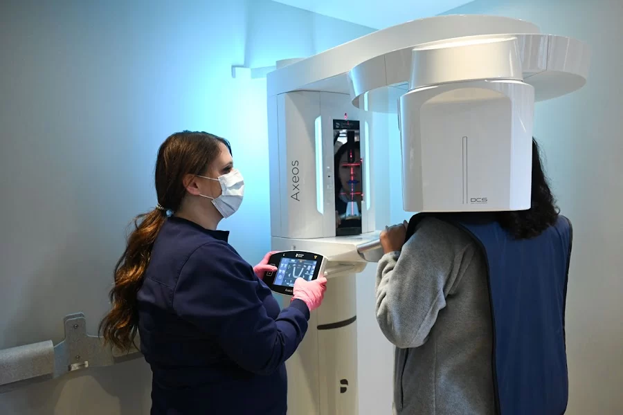 Kari Mann Dental Studio: Advanced Dental Implants, Family & Cosmetic Dentistry Picture 3