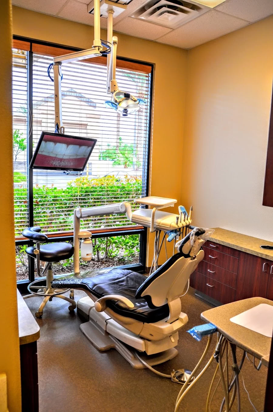 Modern Dental Care Picture 7