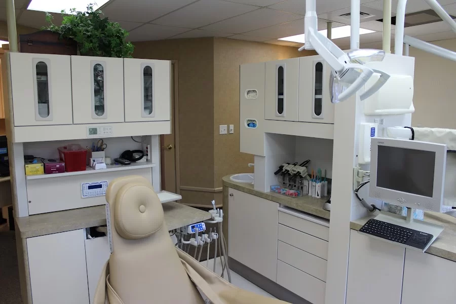 Warr Dental Picture 4