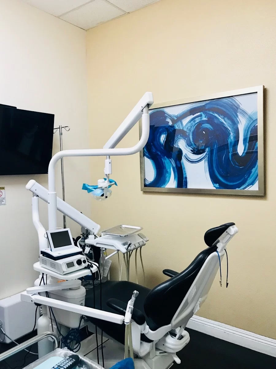 Hollywood Smile Dental Picture 6