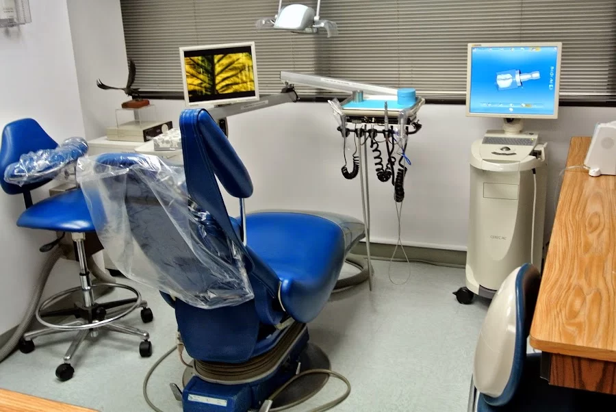 Robert B. Gerber, DDS, FACD - Beverly Hills Dental Services Picture 5