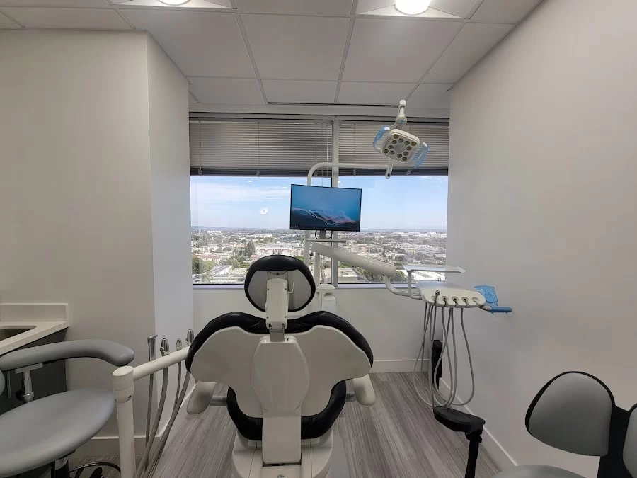 Santa Monica Periodontics & Implant Surgery Picture 4