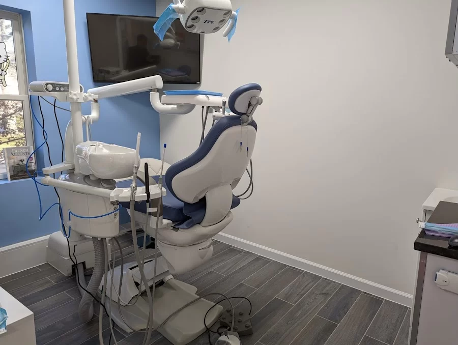 Smiling Molar Dental Picture 4